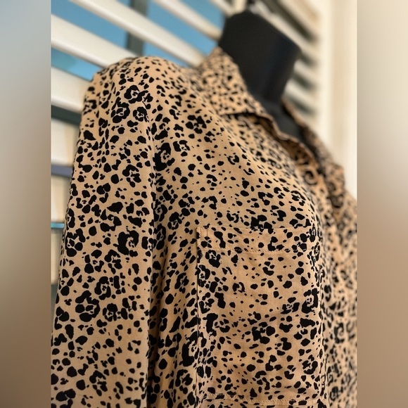 Cloth & Stone for Anthropologie Animal Print Blouse Sz Medium - Picture 3 of 10